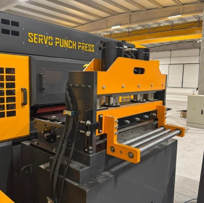 وحدة البكرات عند مدخل Servo Punch Press